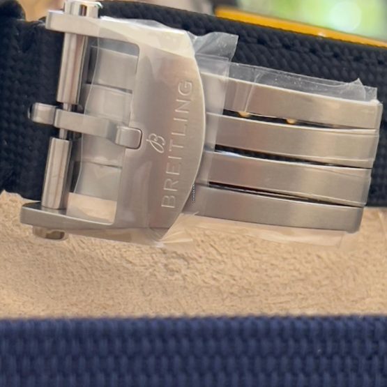 Breitling-Avenger-24