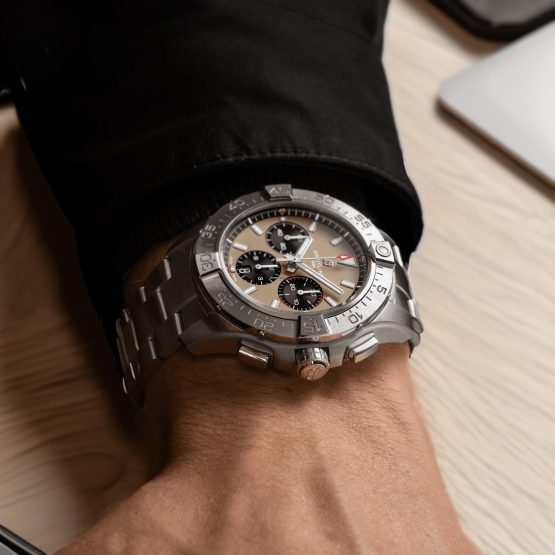 Breitling-Avenger-42