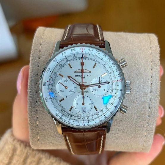 Breitling-Navitimer-1-B01-Chronograph-27