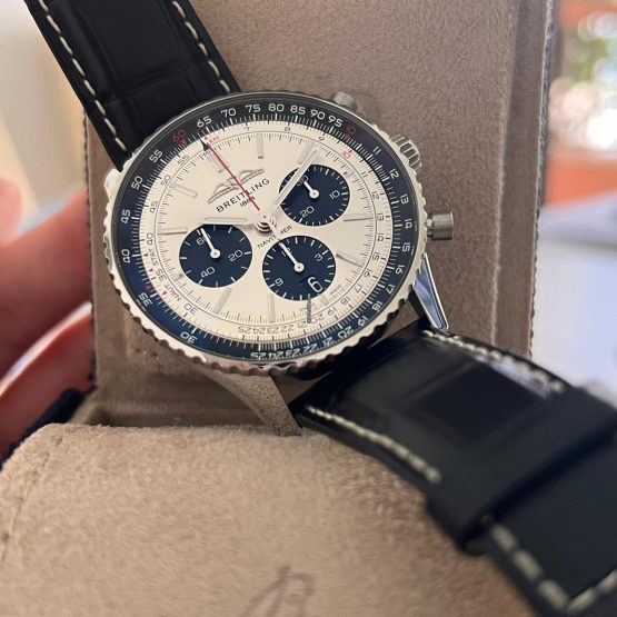 Breitling-Navitimer-1-B01-Chronograph-44