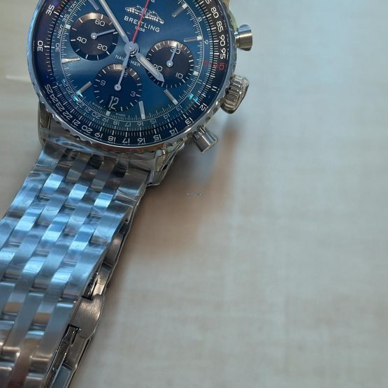 Breitling-Navitimer-1-B01-Chronograph-70