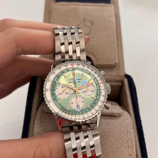 Breitling-Navitimer-1-B01-Chronograph-74