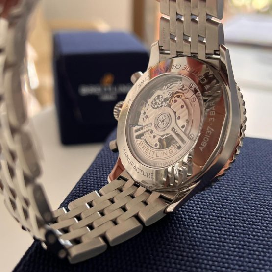 Breitling-Navitimer-1-B01-Chronograph-90