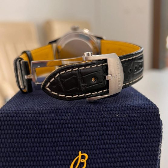 Breitling-Navitimer-32