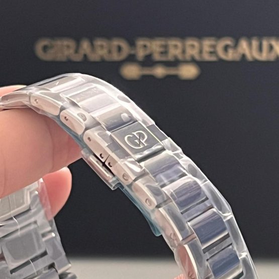 Girard-Perregaux-Laureato-2