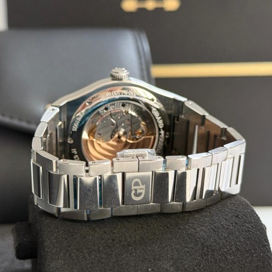 Girard-Perregaux-Laureato-26