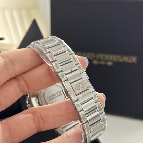 Girard-Perregaux-Laureato-9