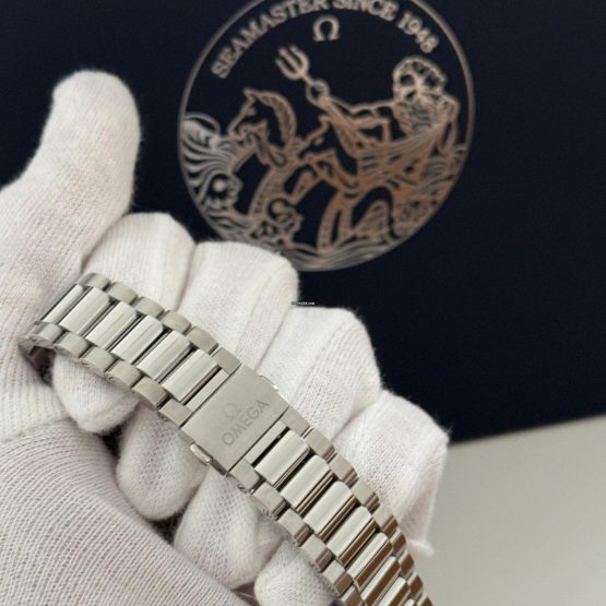 Omega-Seamaster-Aqua-Terra-11