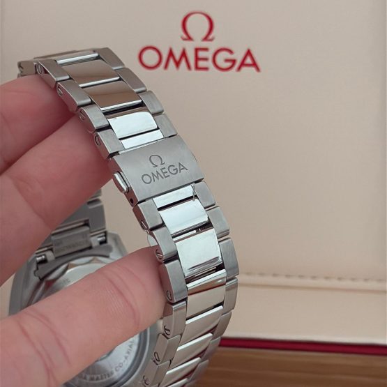 Omega-Seamaster-Aqua-Terra-34