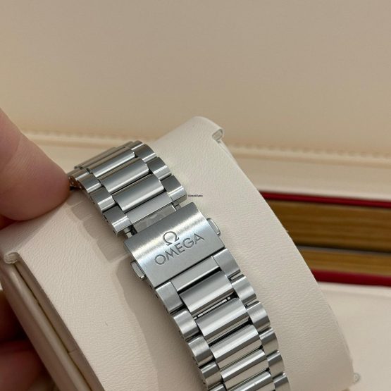 Omega-Seamaster-Aqua-Terra-42