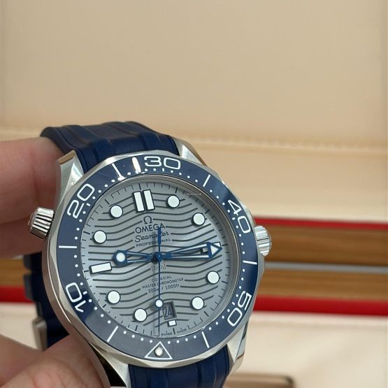 Omega-Seamaster-Diver-300-M-90