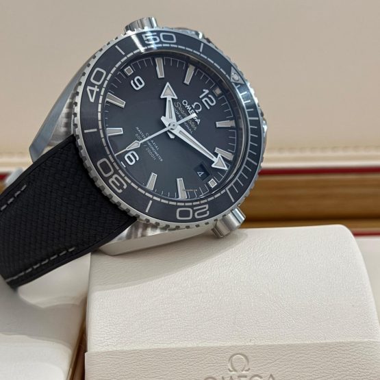 Omega-Seamaster-Planet-Ocean-8