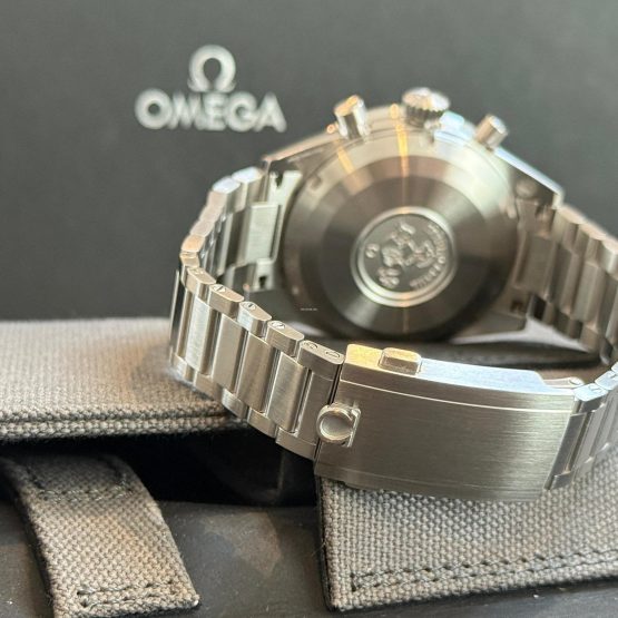 Omega-Speedmaster-15