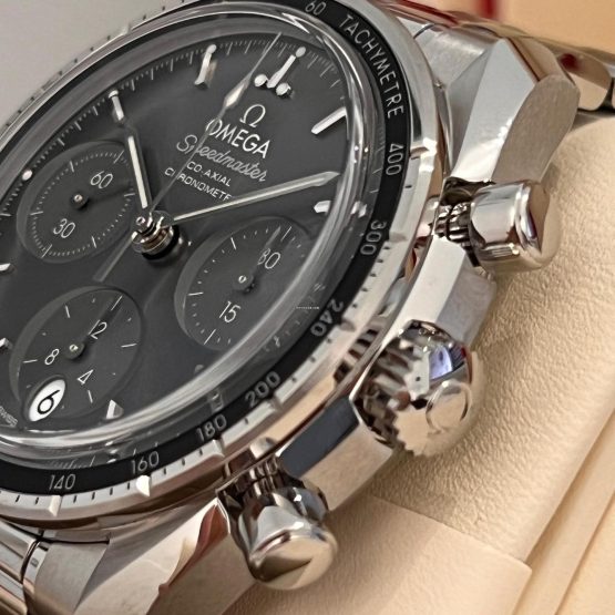 Omega-Speedmaster-32