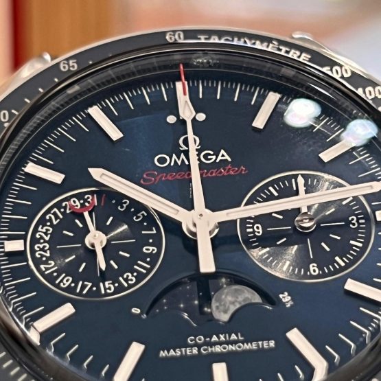 Omega-Speedmaster-Moonphase-11
