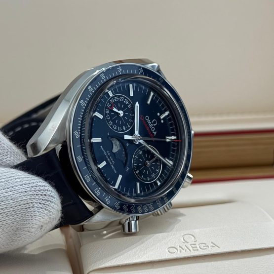 Omega-Speedmaster-Moonphase-13