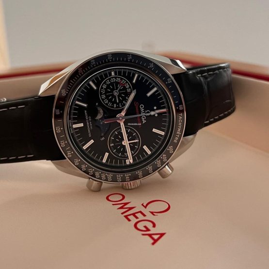Omega-Speedmaster-Moonphase-18