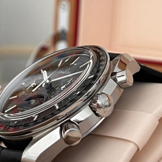 Omega-Speedmaster-Moonphase-23