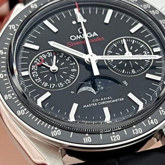 Omega-Speedmaster-Moonphase-24