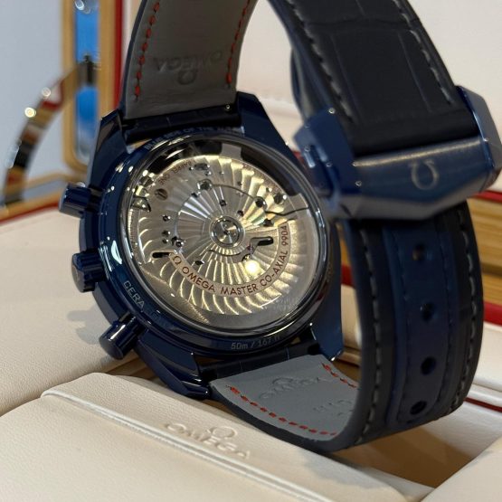 Omega-Speedmaster-Moonphase