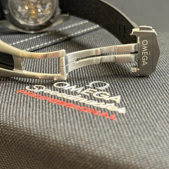 Omega-Speedmaster-Professional-Moonwatch-10