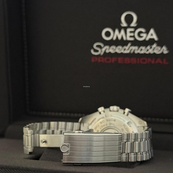 Omega-Speedmaster-Professional-Moonwatch-4