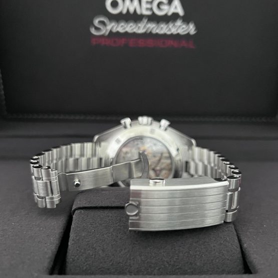 Omega-Speedmaster-Professional-Moonwatch-40