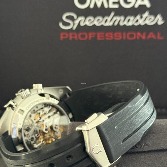 Omega-Speedmaster-Professional-Moonwatch-8