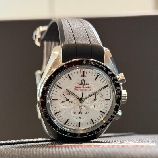 Omega-Speedmaster-Professional-Moonwatch-9