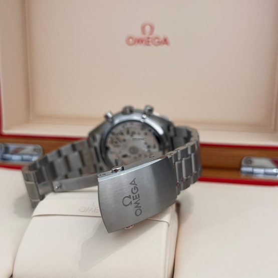 Omega-Speedmaster-Racing-28