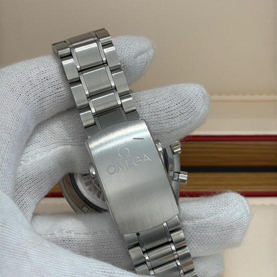 Omega-Speedmaster-Racing