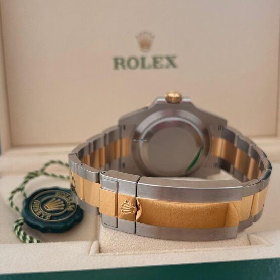 Rolex-Submariner-Date-32