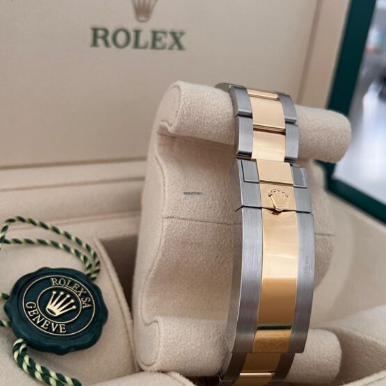 Rolex-Submariner-Date-37