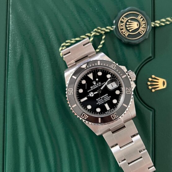 Rolex-Submariner-Date-4