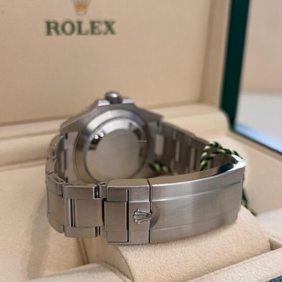 Rolex-Submariner-Date-6