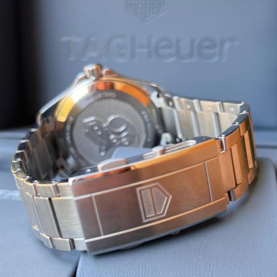 TAG-Heuer-Aquaracer-300M-11