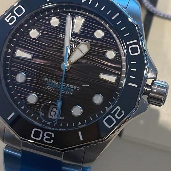 TAG-Heuer-Aquaracer-300M-12
