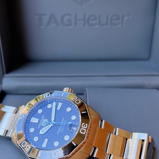 TAG-Heuer-Aquaracer-300M-15