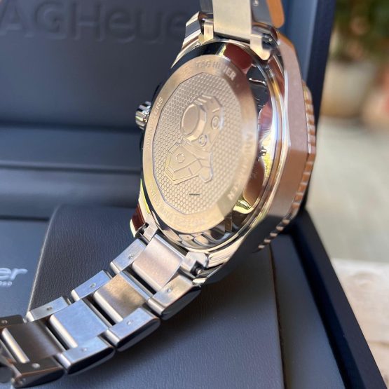 TAG-Heuer-Aquaracer-300M-16