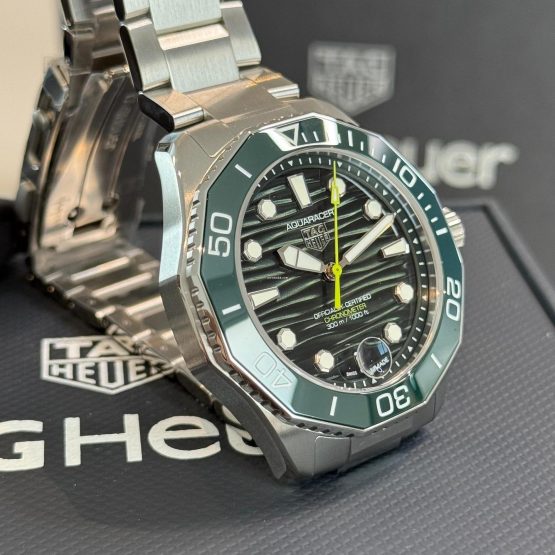 TAG-Heuer-Aquaracer-300M-2