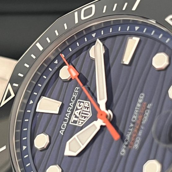 TAG-Heuer-Aquaracer-300M-22