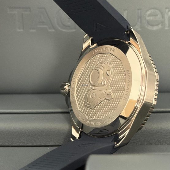 TAG-Heuer-Aquaracer-300M-31
