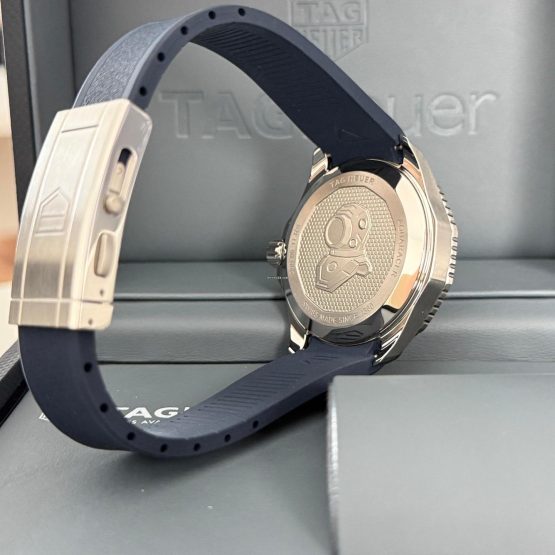 TAG-Heuer-Aquaracer-300M-35