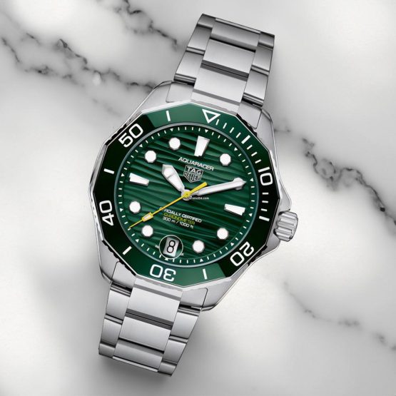 TAG-Heuer-Aquaracer-300M-4