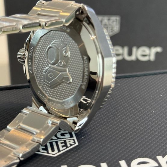 TAG-Heuer-Aquaracer-300M