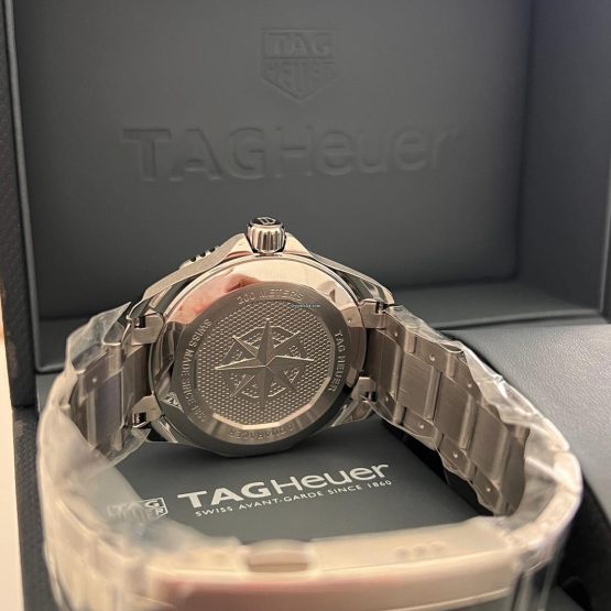 TAG-Heuer-Aquaracer-44
